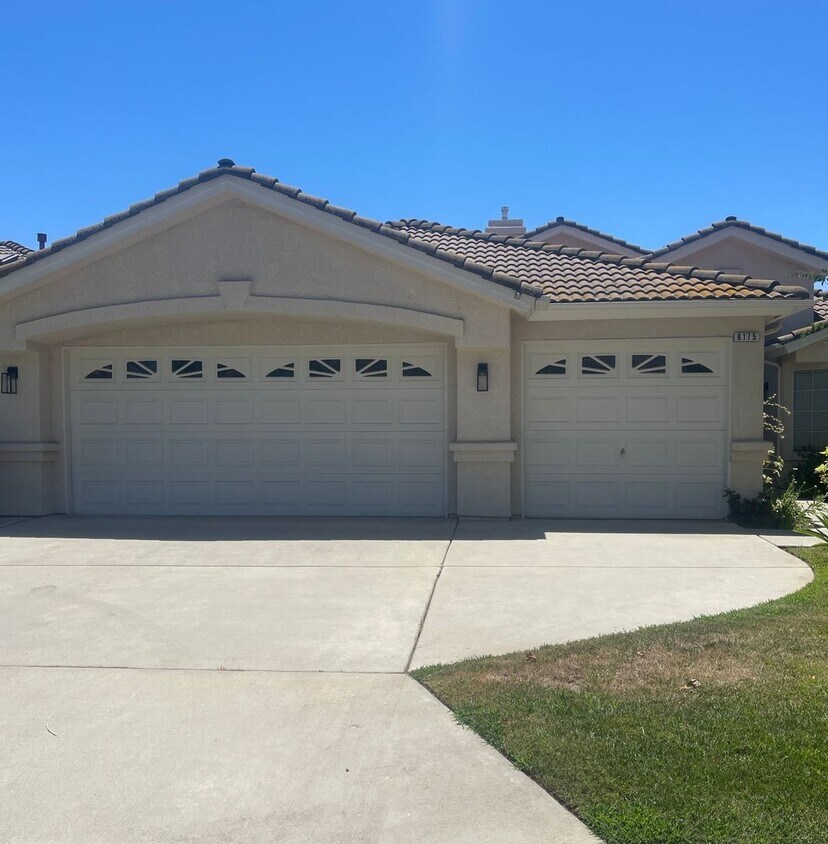 Foto principal - NEWLY LISTED & READY TO DAZZLE!