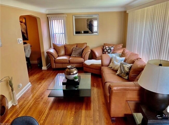 Foto del edificio - 21218 Hillgrove Ave