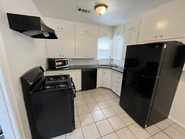 Foto del edificio - Beautiful 3 Bed 1 Bath Home!