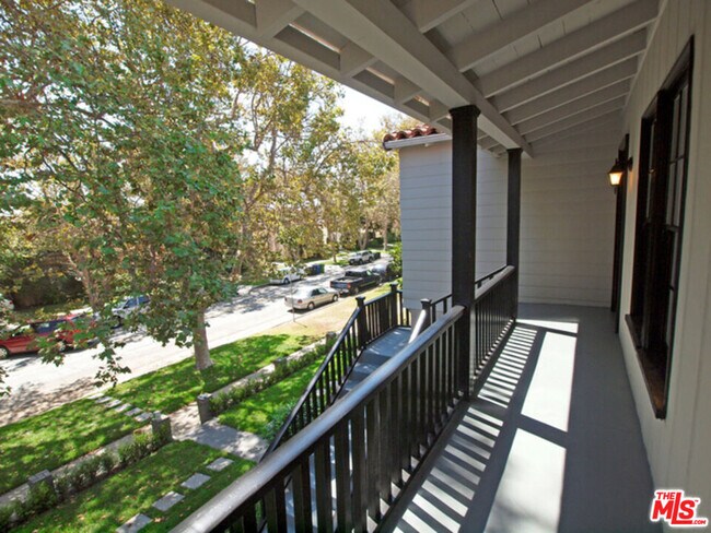 Foto del edificio - 1219 S Crescent Heights Blvd