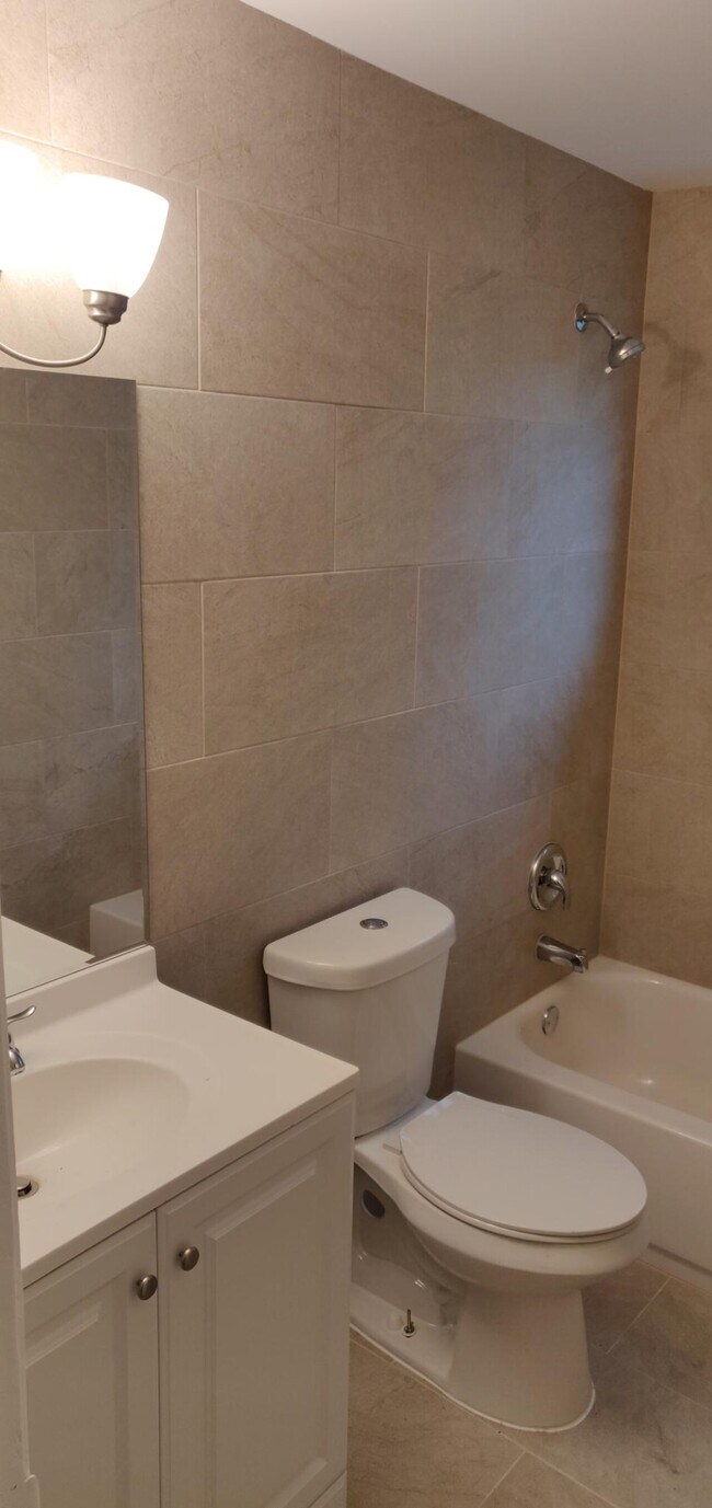 Building Photo - 715 S Swinton ave