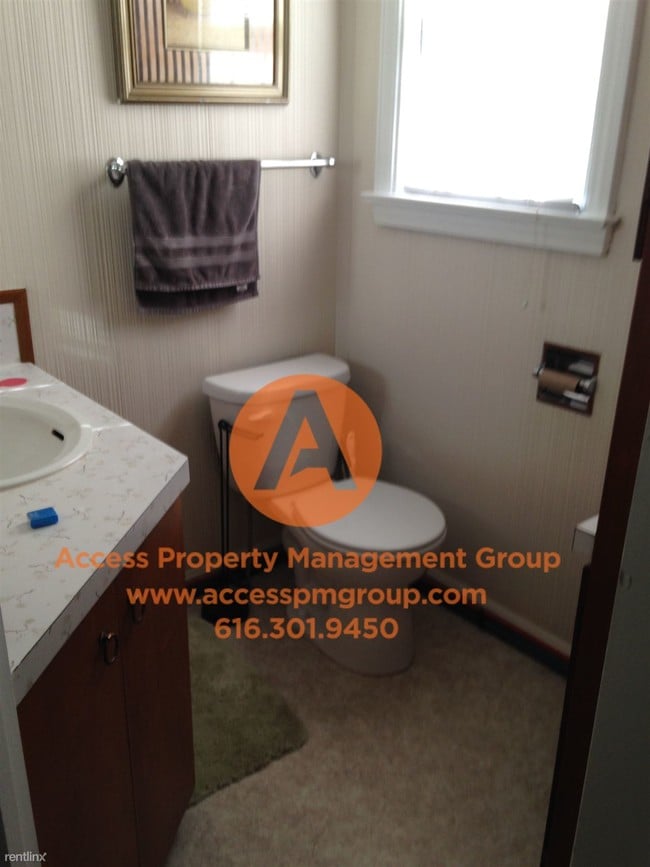 Building Photo - 3 br, 1.5 bath House - 176 Oakhurst Ave