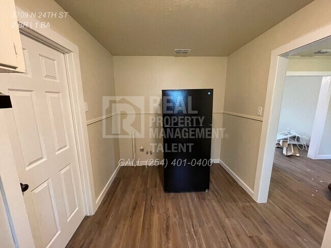 Building Photo - 2 Bedroom, 1 Bathroom Home for Rent in Wac...