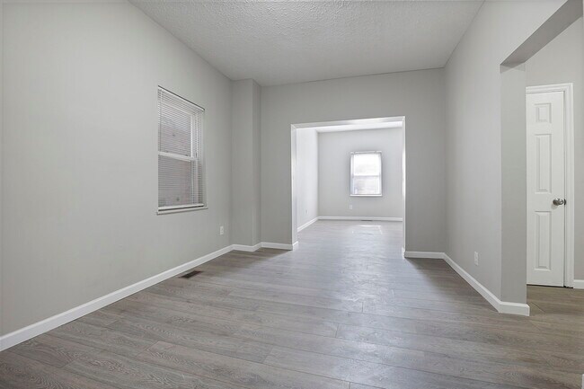 Building Photo - 461 N Monroe Ave