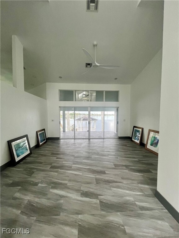 Foto del edificio - 5030 Harborage Dr