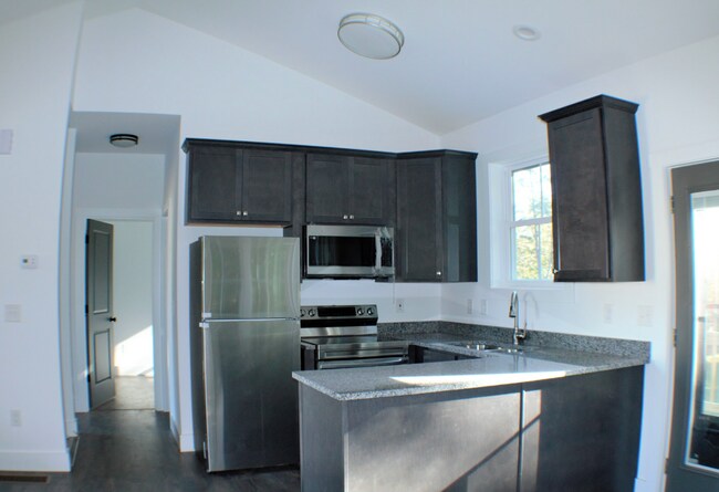 Foto del edificio - 2 bedroom 2 bathroom home built is 2022. O...