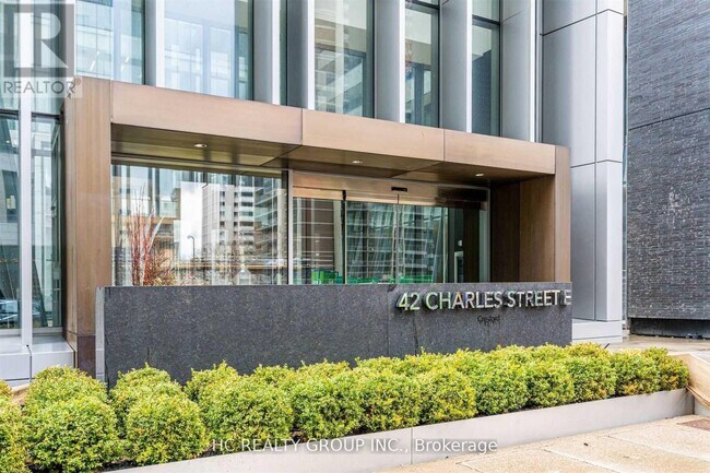 Building Photo - 42 Charles St E