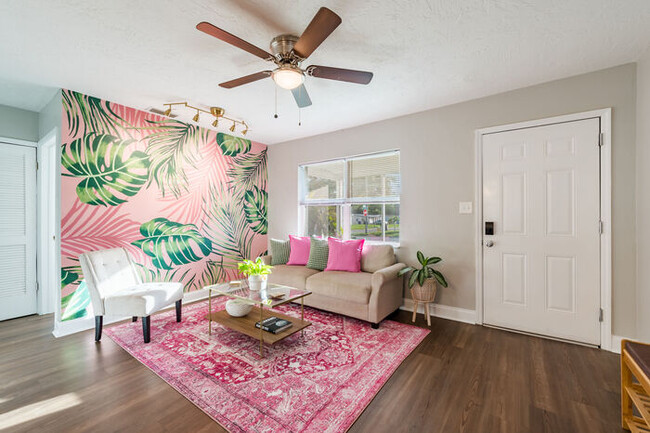 Building Photo - BEAUTIFUL Home For Rent in St Petersburg! ...