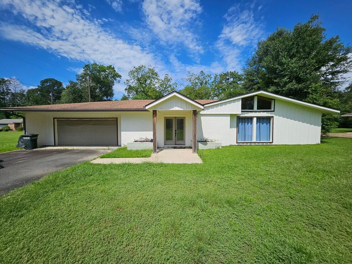 Foto principal - 403 S Texas St