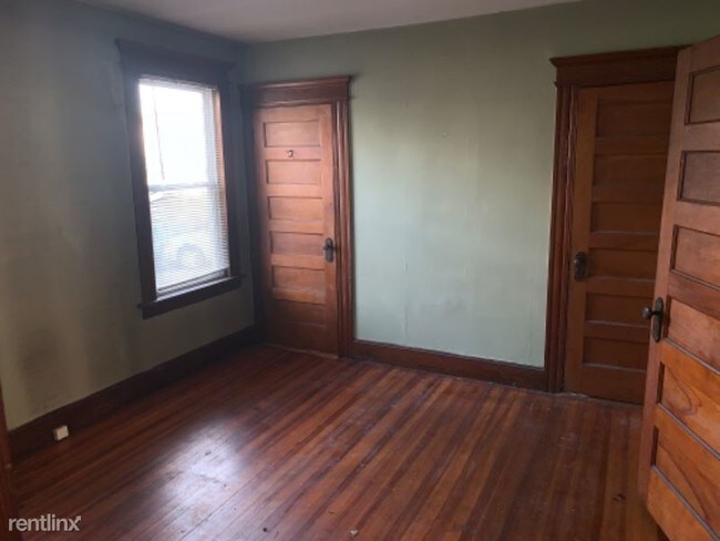 Building Photo - 2 br, 1 bath Apartment - 668 E Broadway