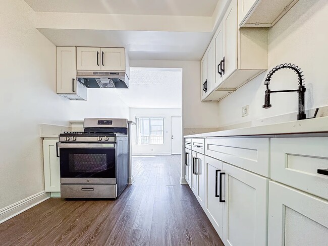 Foto del edificio - 12521 Lakewood Blvd