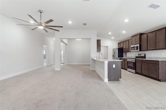Building Photo - 336 W Rexford Dr