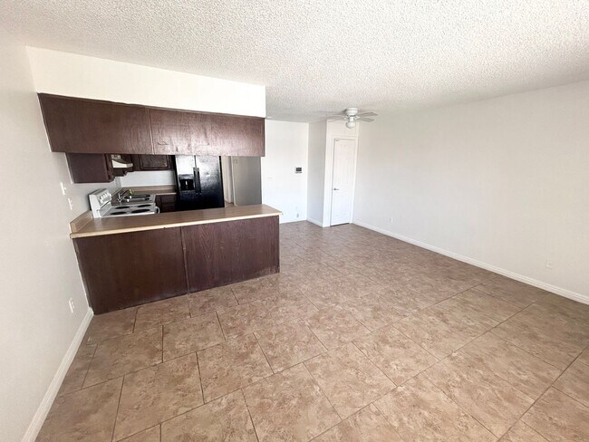 Foto del edificio - 2/BD 1/BA Upstairs Condo w/ In Unit Laundry