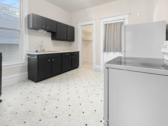 Building Photo - 603 Franklin Ave