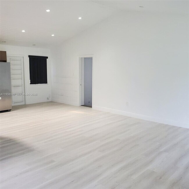 Foto del edificio - 326 NE 118th St