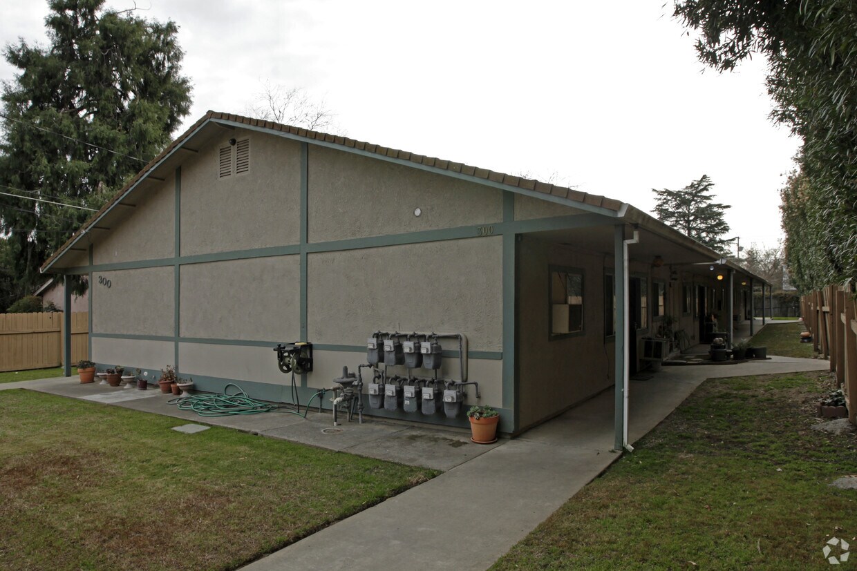 Primary Photo - 300 Harding Ave