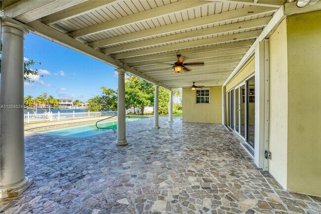 Foto del edificio - 275 N Shore Dr