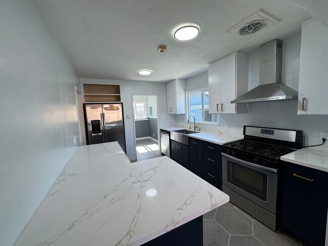 Foto del edificio - Beautifully Freshly Renovated Home in the ...