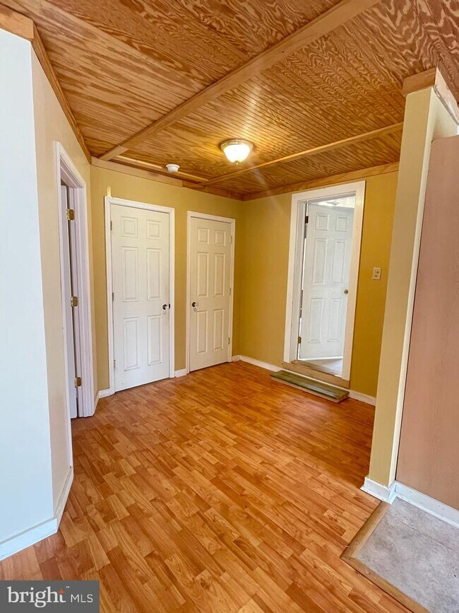 Building Photo - 598 Wakefield Dr