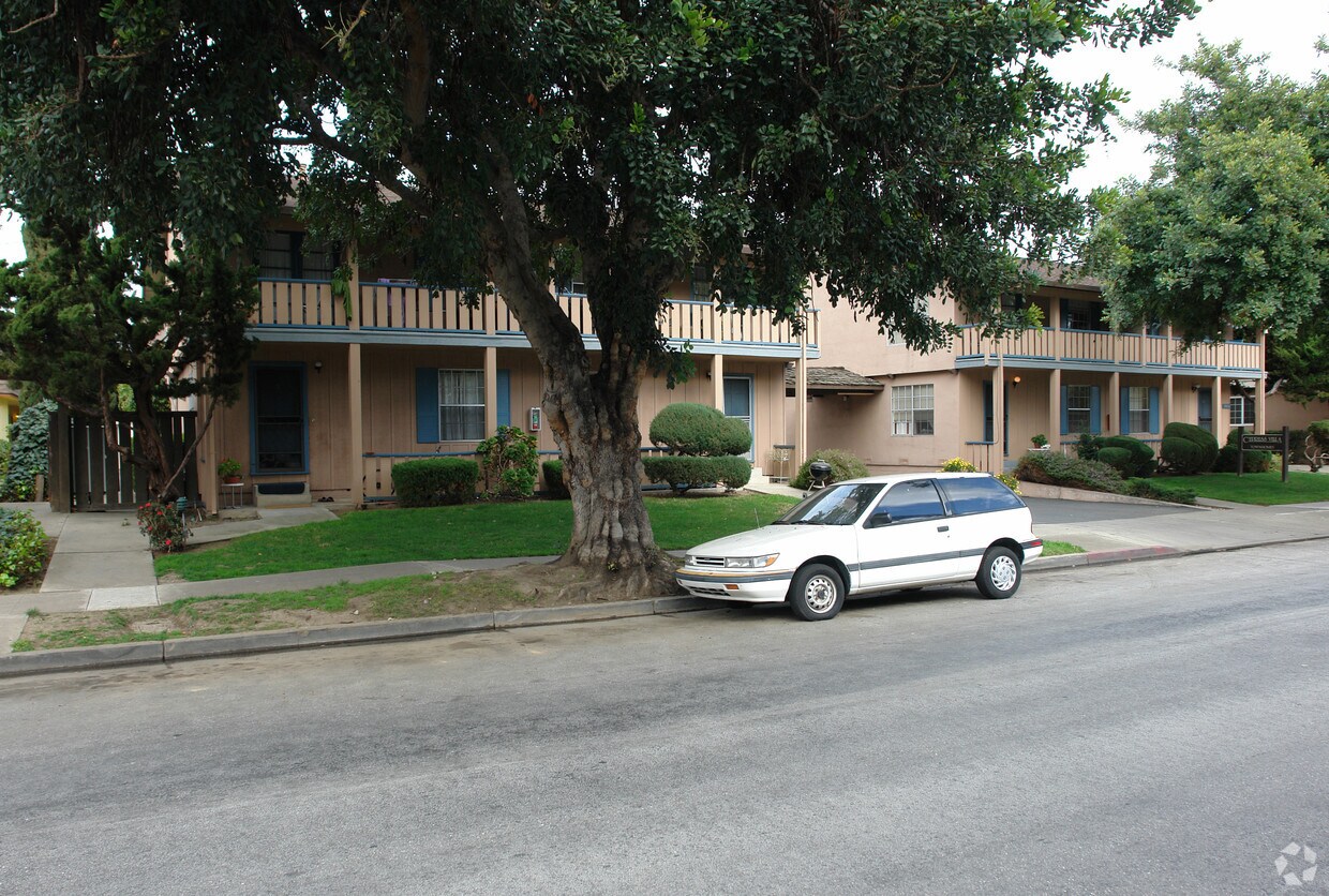 Building Photo - Four Palms