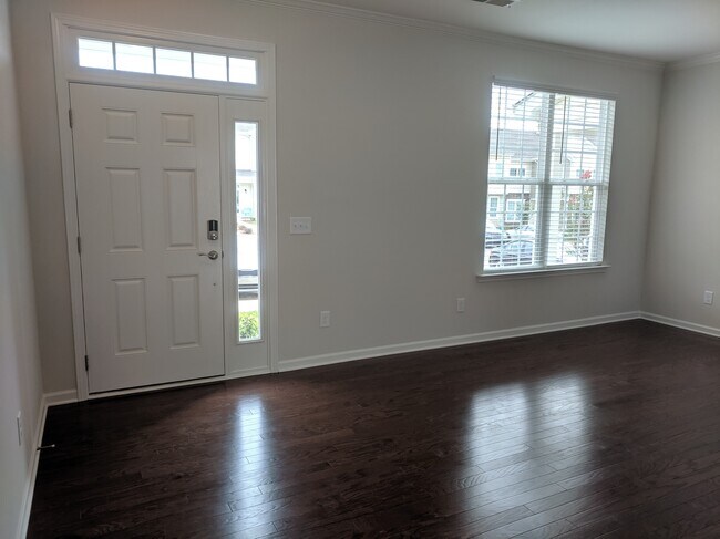 Foto del edificio - 425 Spring Gardens Drive