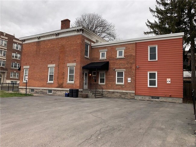 Building Photo - 202 N Townsend St