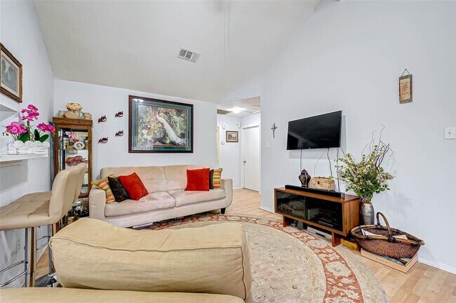 Building Photo - 14015 Clear Forest Dr