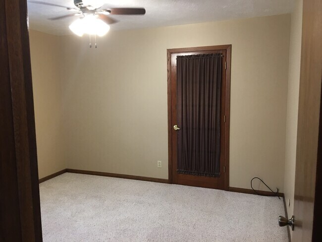 Habitación - 911 S Mulberry St