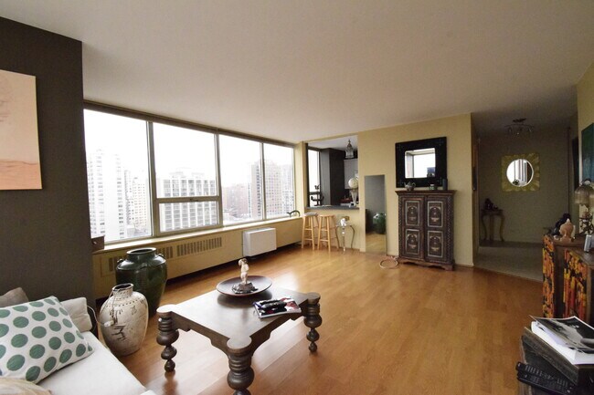 Foto del edificio - 70 W Burton Pl