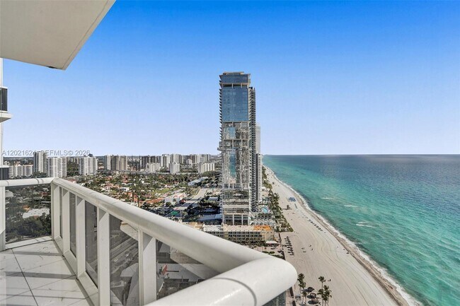 Foto del edificio - 18201 Collins Ave
