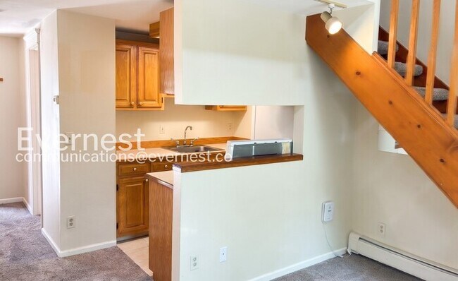 Foto del edificio - 1 Bed/1 Bath Condo with Garage Parking / Available Now!