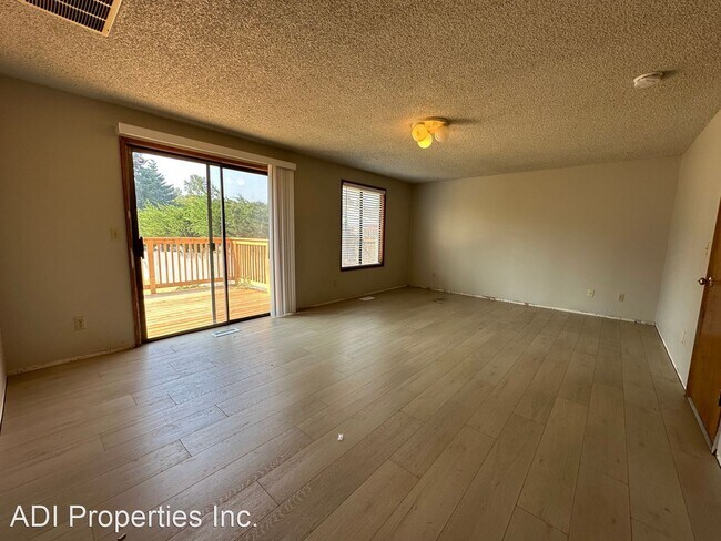 Foto del edificio - 3 br, 2 bath House - 4716 SW Stoddard Dr.