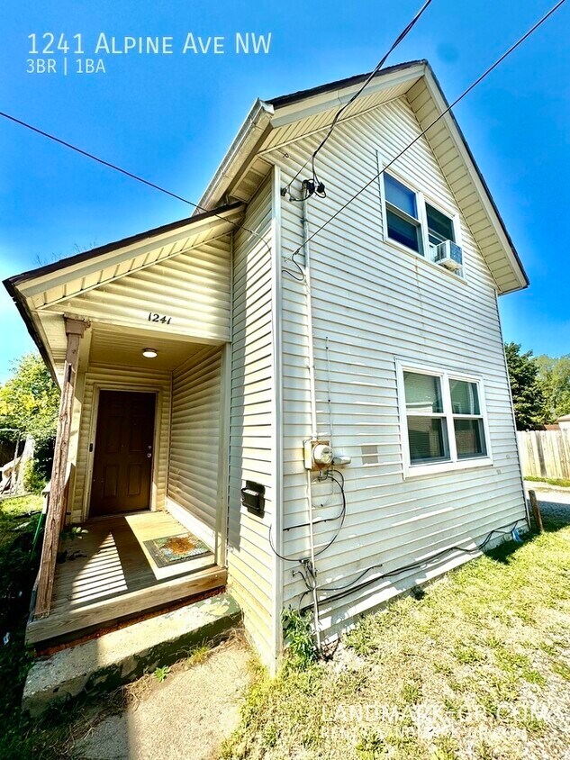 Foto principal - AVAILABLE NOW! - Single Family 3 bed / 1 b...