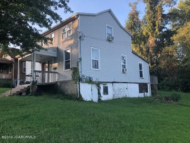 Spacious 1-Bedroom, ready for you to move in right away. - 1233 E Dunklin St