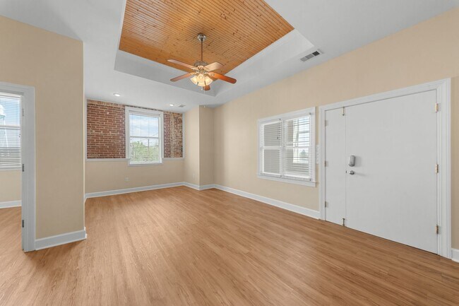 Foto del edificio - 51 E Main St