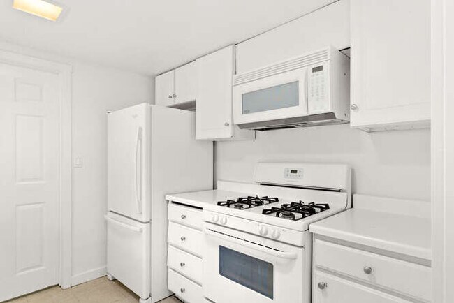 Building Photo - 597 E 4th St