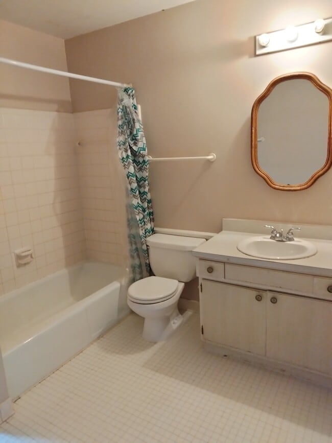 Building Photo - 6224 Birch Row Dr
