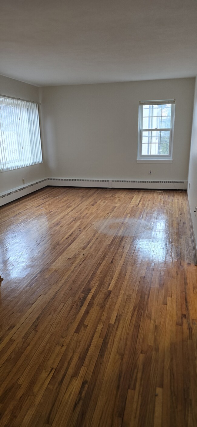 Building Photo - 4900 Chicago