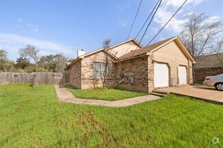 Building Photo - 6002 Parkwood Dr