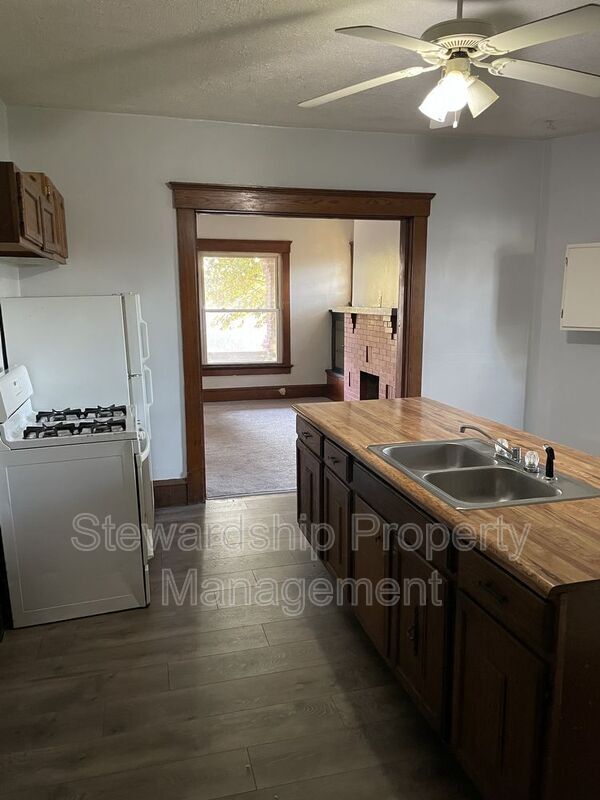Foto del edificio - 927 Camden Ave SW