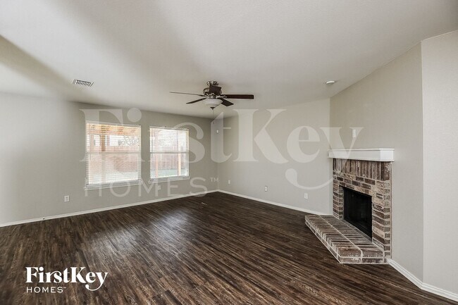 Foto del edificio - 4516 Mountain Oak St