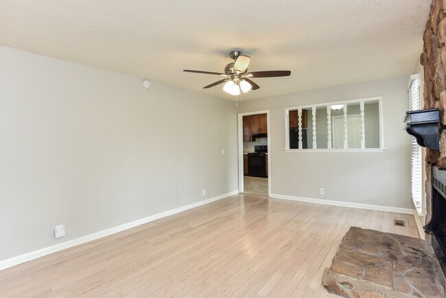 Foto del edificio - 702 Valley Green Dr