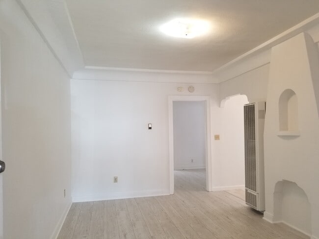 Building Photo - 628 E Virginia Ter