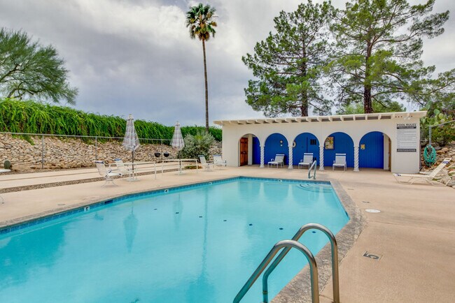 Foto del edificio - 5026 N Crestridge Dr