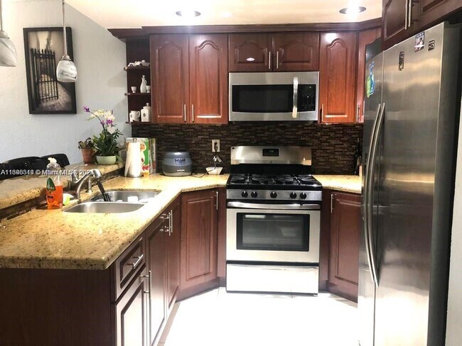 Foto del edificio - 1300 W 53rd St
