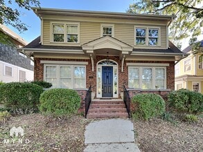 Building Photo - 711 E 9th St