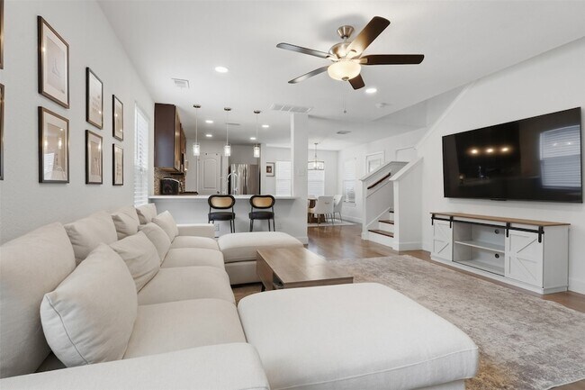 Foto del edificio - 11210 Log Cabin Ln