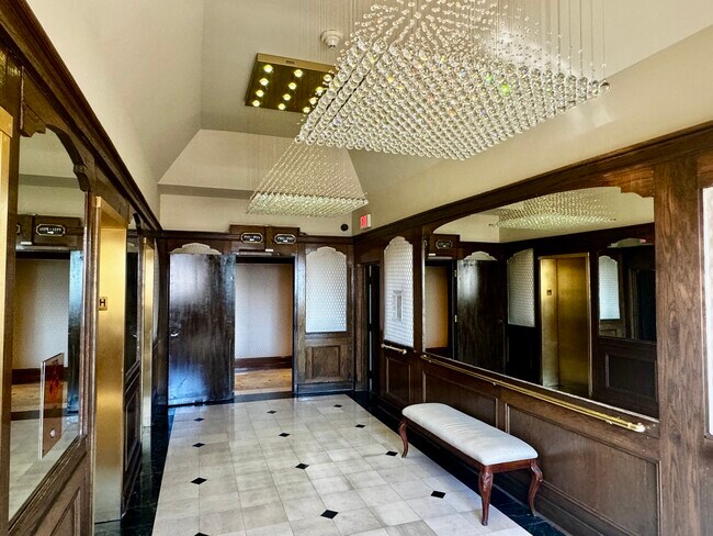 Building Photo - 10535 Wilshire Blvd