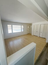 Building Photo - 100 W George St