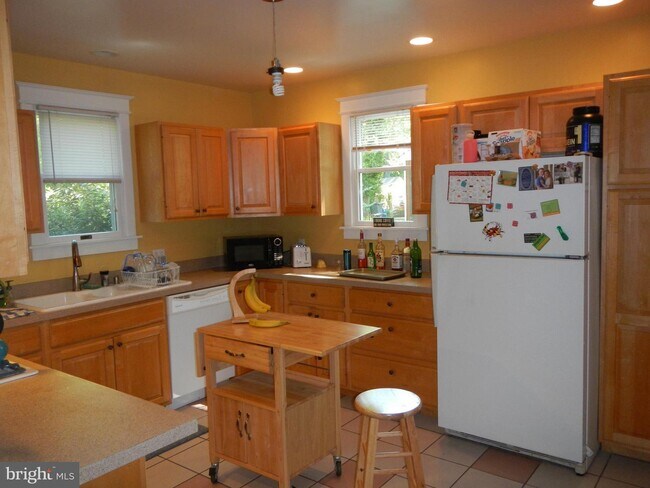 Building Photo - 8807 Hawkins Ln